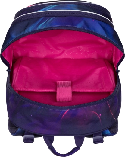 Premyslená organizácia s vreckom na 15" notebook