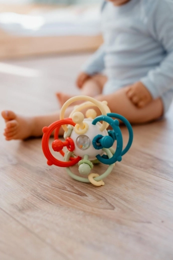 Jemné hrkanie pre zmyslovú stimuláciu