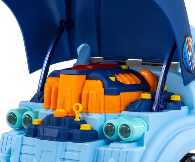 Otváracia kapota a realistický motor