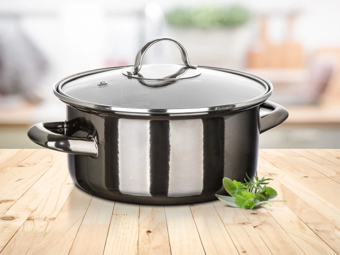 Odolná smaltovaná úprava v farbe Metallic Black