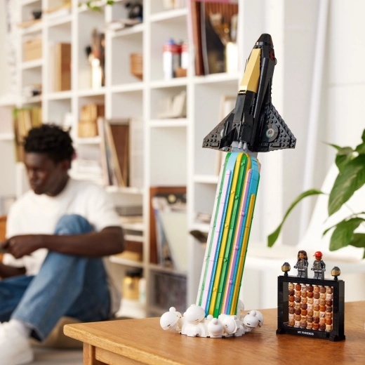 Ikonický raketoplán v dynamickej launch póze