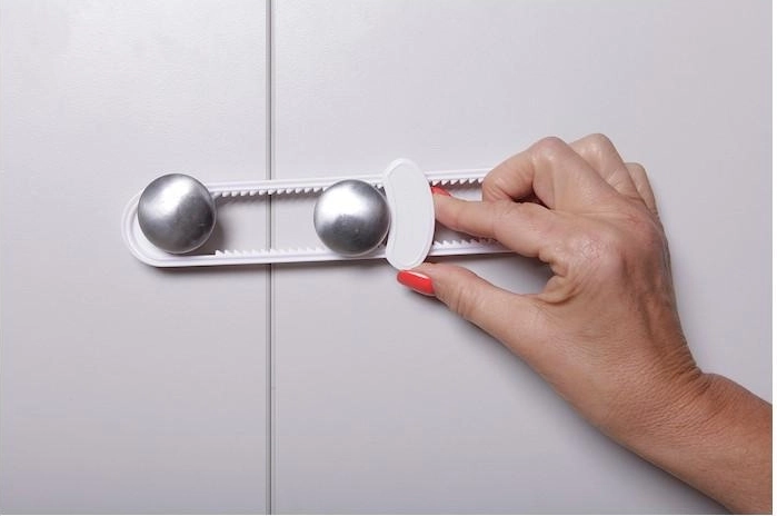 Univerzálne použitie na úchyty v tvare D