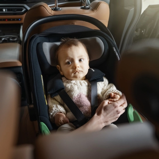 Komfort od narodenia vďaka vložke a 5-bodovému pásu