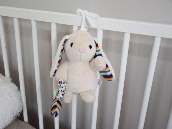 Jednoduché prichytenie k postieľke či kočíku