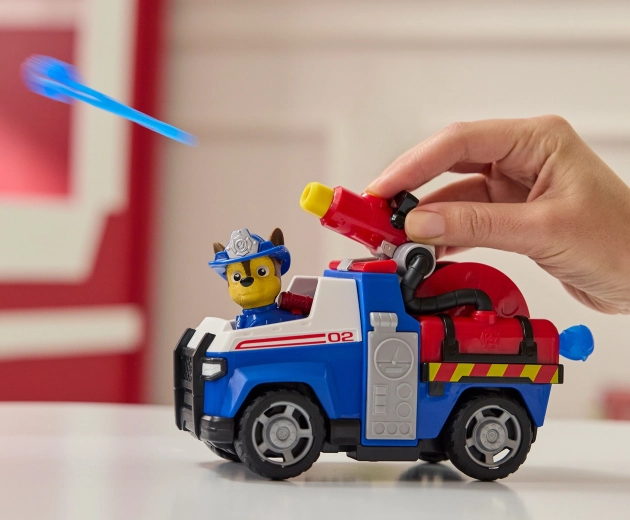 Akčný vodný kanón s projektilmi