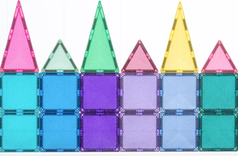Priesvitné trblietavé dieliky v dúhových farbách