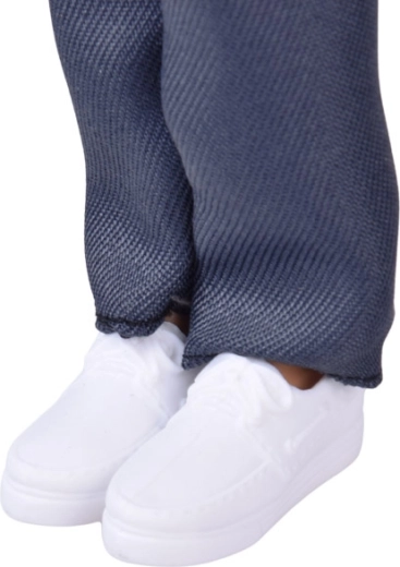 Kompletný outfit vrátane tenisiek