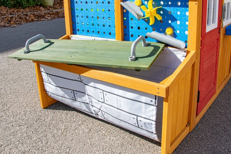 Rolovacie brány, lavica a vonkajšie detaily