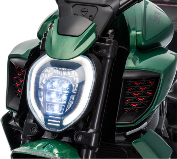 Jasný LED svetlomet pre viditeľnosť