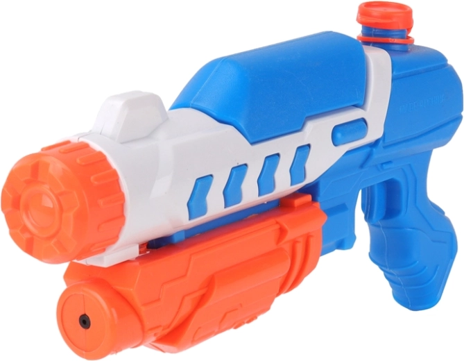 Silný prúd vody s dosahom až 6 metrov