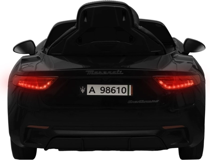 Licencovaný dizajn MASERATI s realistickými detailmi