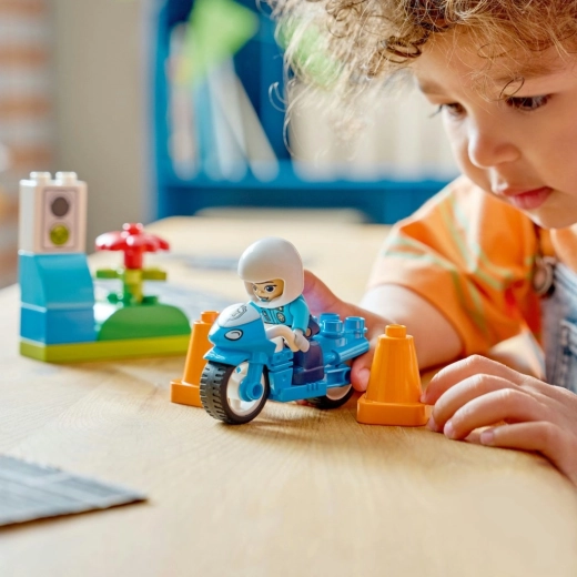 Imaginatívna hra s policajtkou