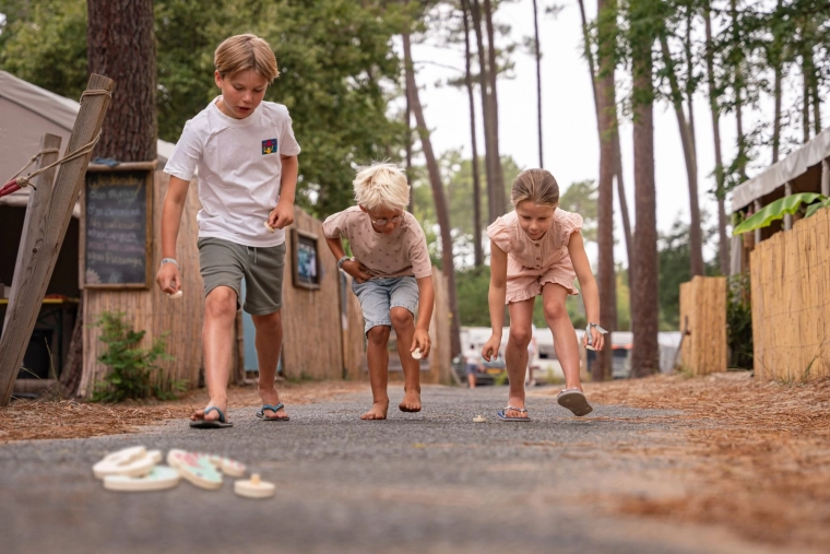 Hra do interiéru aj von