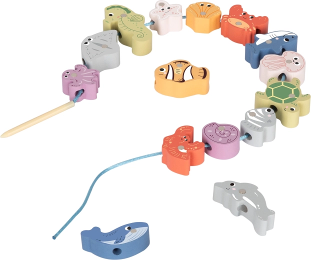 Navliekanie morských tvarov pre jemnú motoriku