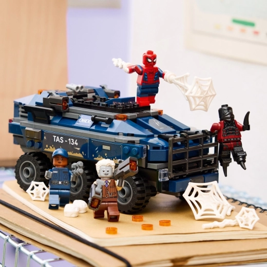 4 minifigúrky a doplnky pre príbehy z Marvelu