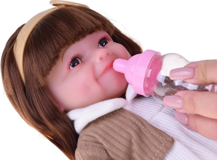 Realistická starostlivosť s fľaštičkou a plienkou