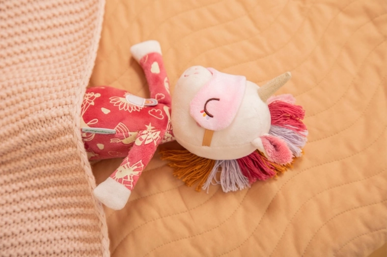 Lilliputiens kamarátka do postieľky – jednorožec Lena