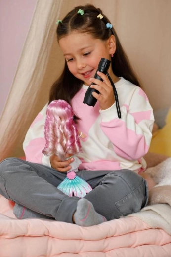 Magický UV efekt: vlasy menia farbu na slnku