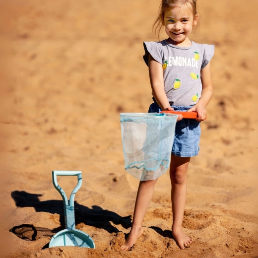 Kompaktné 2v1: lopatka a sieťka