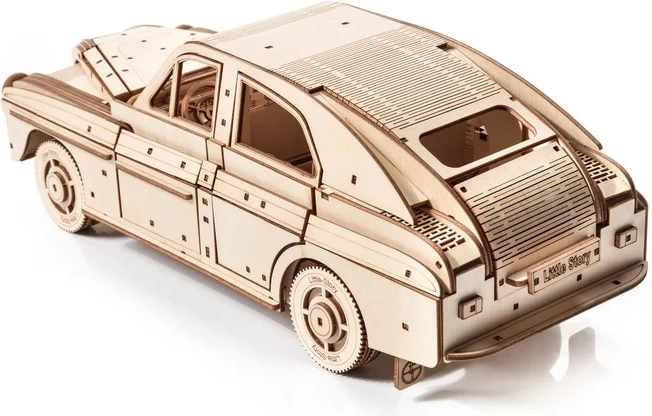 Detailný retro automobil v mierke 1:16