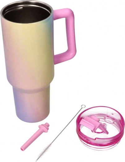 Pohodlné pitie vďaka viečku a slamke