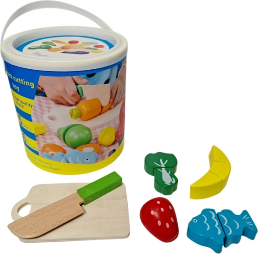 Drevená sada potravín v vedierku na krájanie