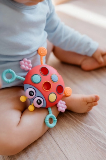 Ľahké uchopenie a bezpečné hranie