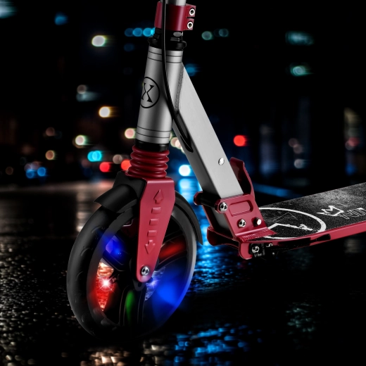 200 mm LED kolesá a plynulá jazda s ABEC 7