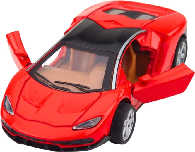 Otváracie dvere a detailný interiér