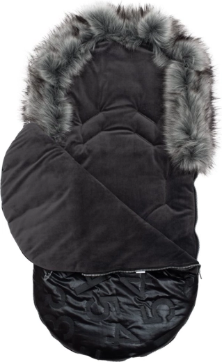 Praktický zips po celom obvode