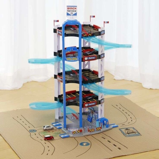 Päť poschodí pretekárskej zábavy