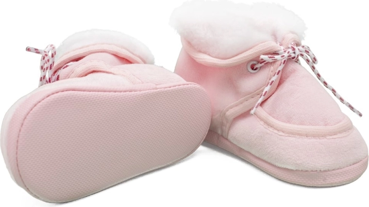 Isté uchytenie vďaka šnúrovaniu a protišmykové detaily