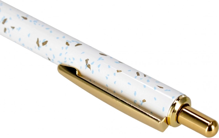 Výsuvný mechanizmus a kovová sponka