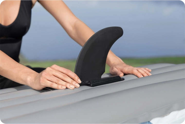 Dve odnímateľné plutvy pre presné vedenie