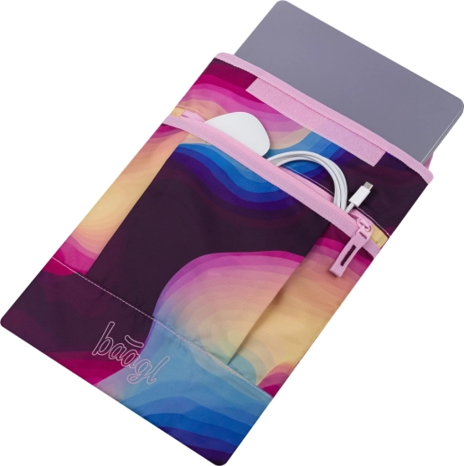 Praktické predné vrecko na príslušenstvo