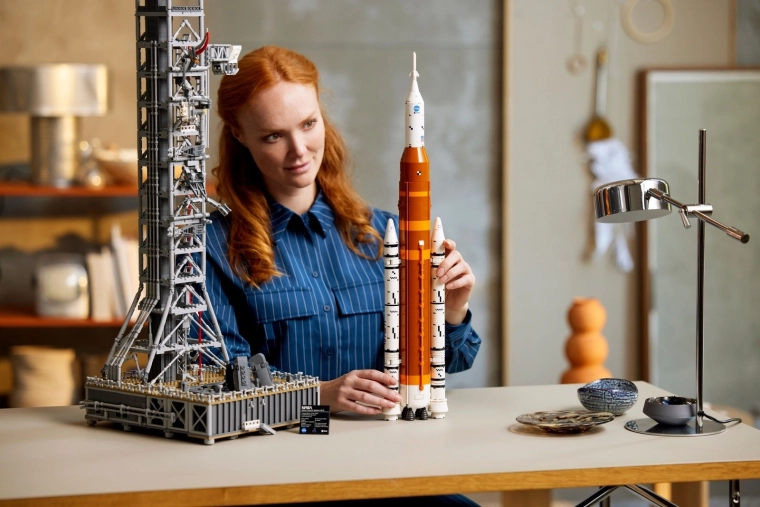 Viacstupňová raketa s odnímateľnými boostermi