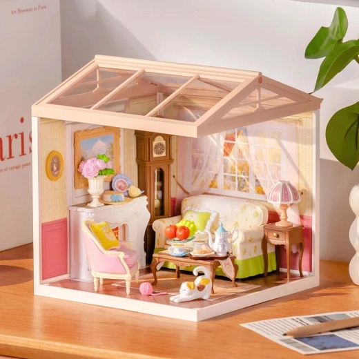 Výstavné dioráma s transparentnými panelmi