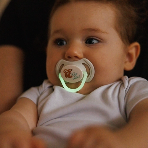 Nočný pokoj vďaka svietiacej rukoväti