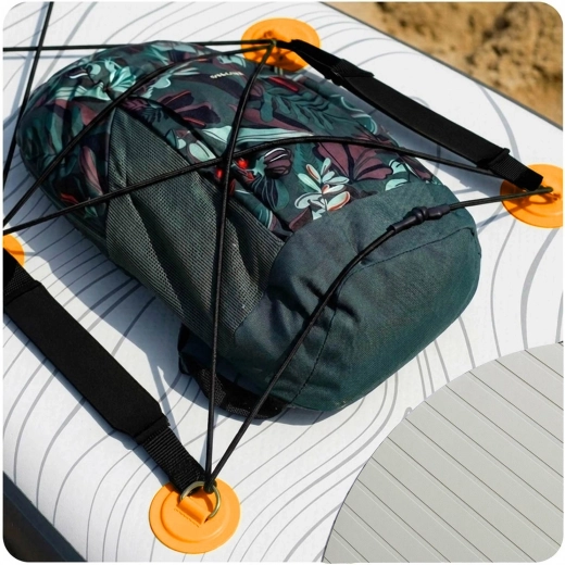 Predný bungee úložný priestor na výbavu