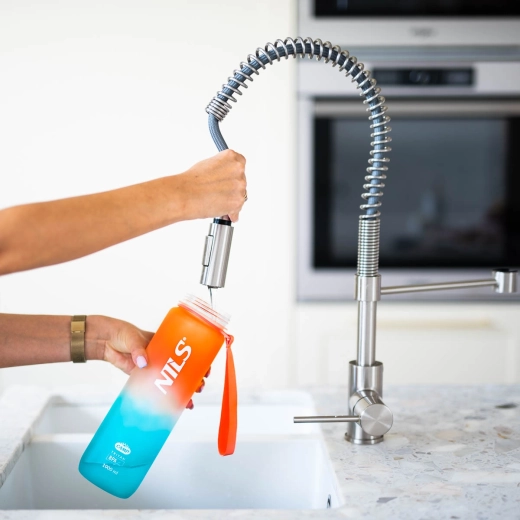 Široké hrdlo na ľahké plnenie a čistenie