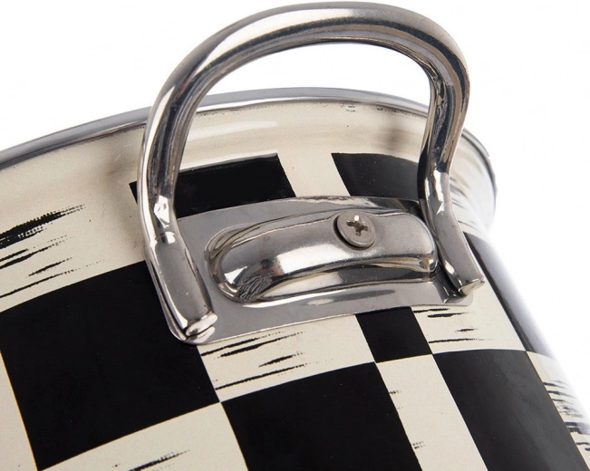 Pohodlné kovové úchyty a nerezový lem