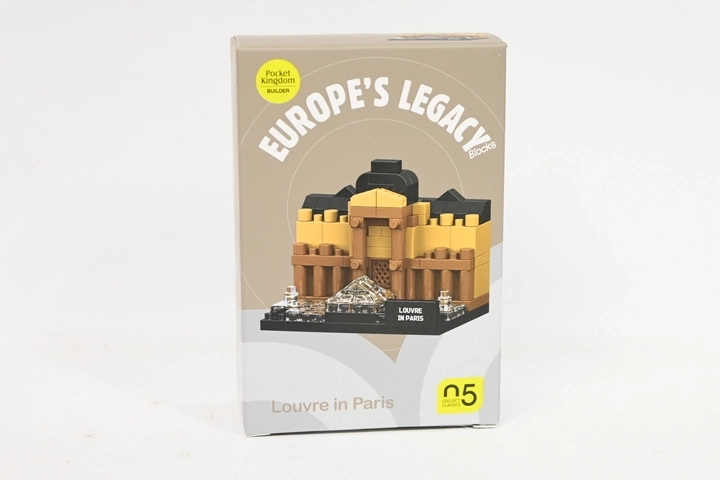 IM.MASTER európske stavby Louvre, Paríž – stavebnica 143 dielikov