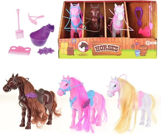Horses stajňa pre kone s koňom a sada na starostlivosť