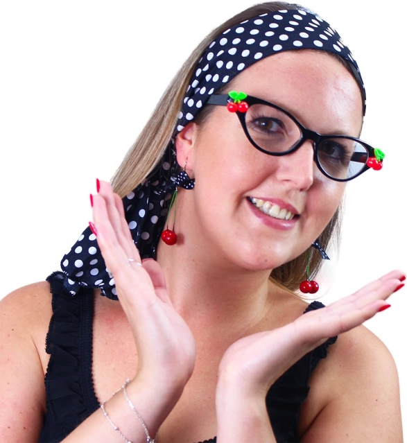 Retro sada s čerešňovými okuliarmi a doplnkami