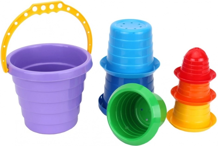 Skladacie poháriky a veža pre batoľatá s vedierkom