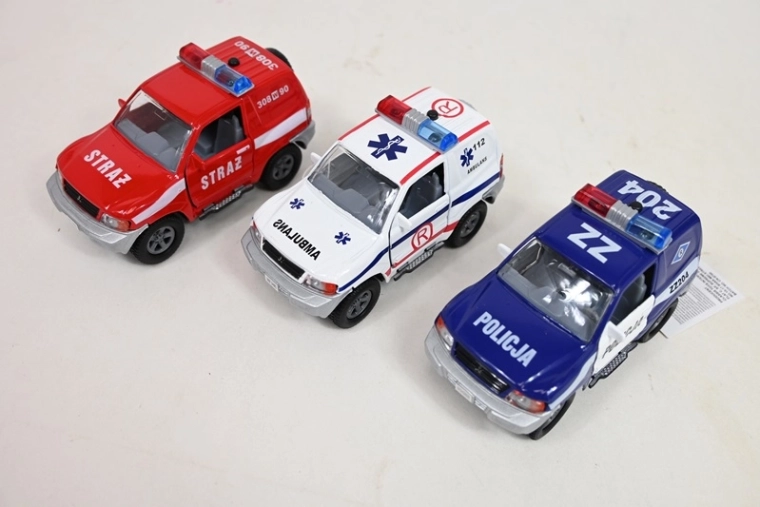 Záchranárske terénne auto so svetlami a zvukmi (polícia / záchranka / hasiči)