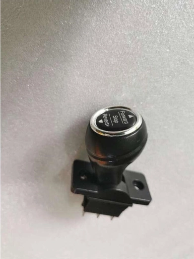 Radiaca páka pre detské elektrické autíčko Audi Q8 (vpred/vzad) – 1 kus