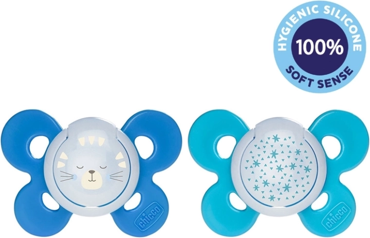 Chicco Physio Comfort silikónový nočný cumlík pre chlapcov 16–36 mesiacov mačka a hviezdy 2 ks