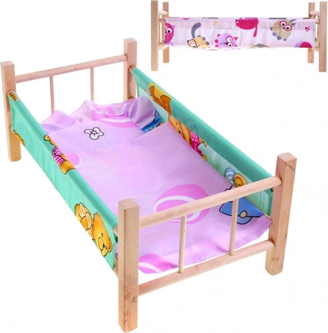 Drevená postieľka pre bábiky s posteľnou bielizňou