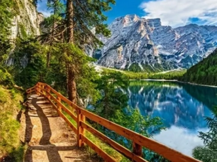 Diamantové maľovanie – chodník popri horskom jazere 30 × 40 cm